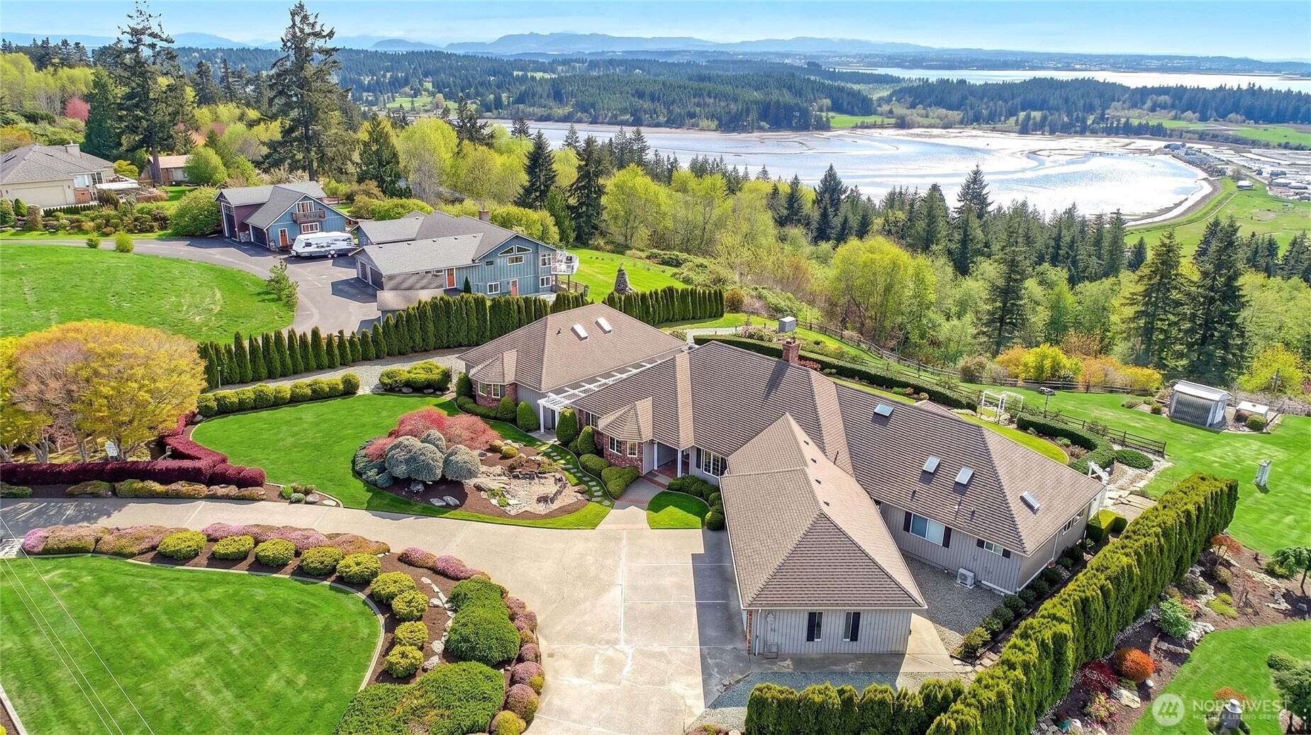 505 Green Island Way , Camano Island, WA 98282-8477