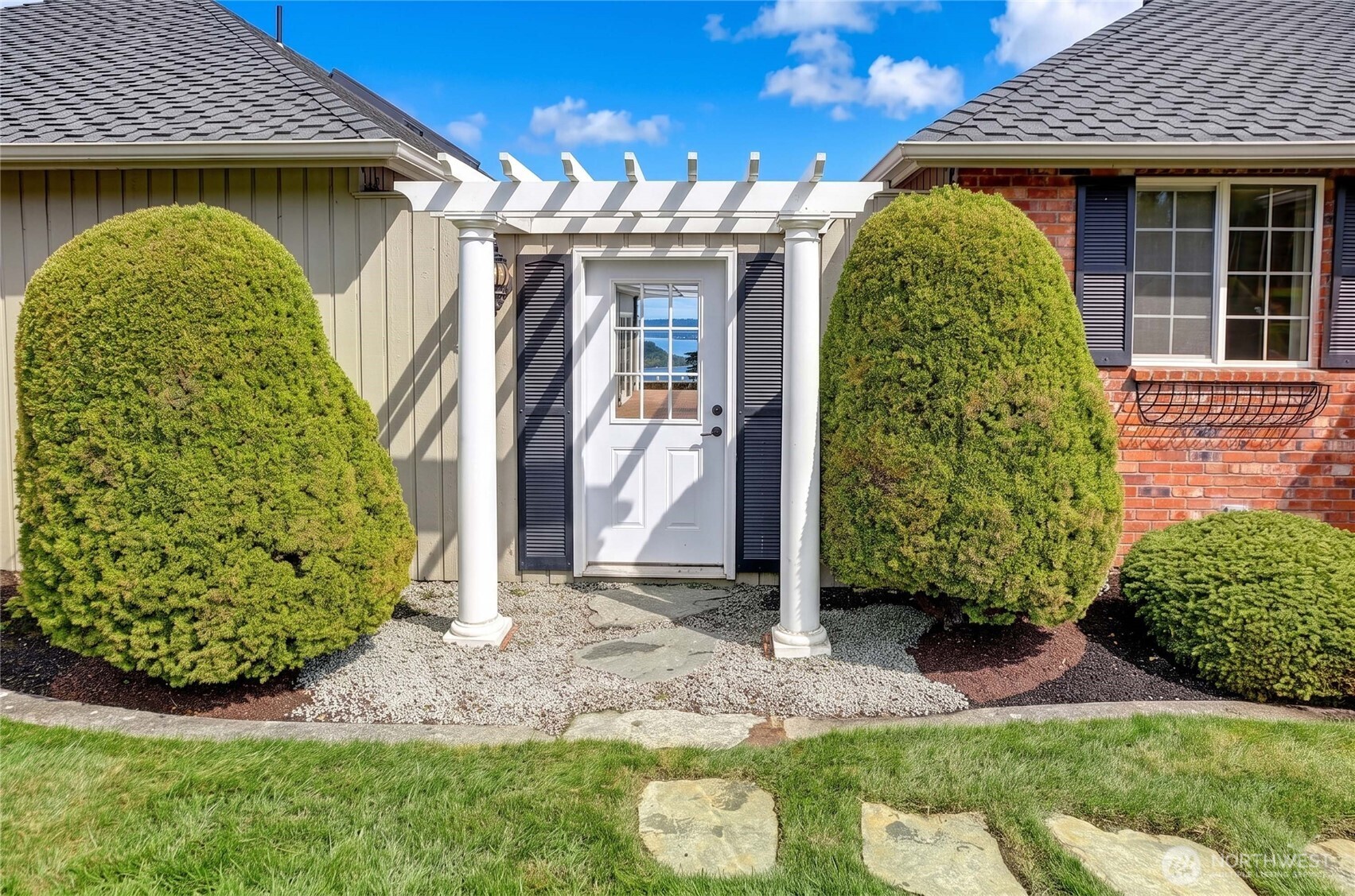 505 Green Island Way , Camano Island, WA 98282-8477