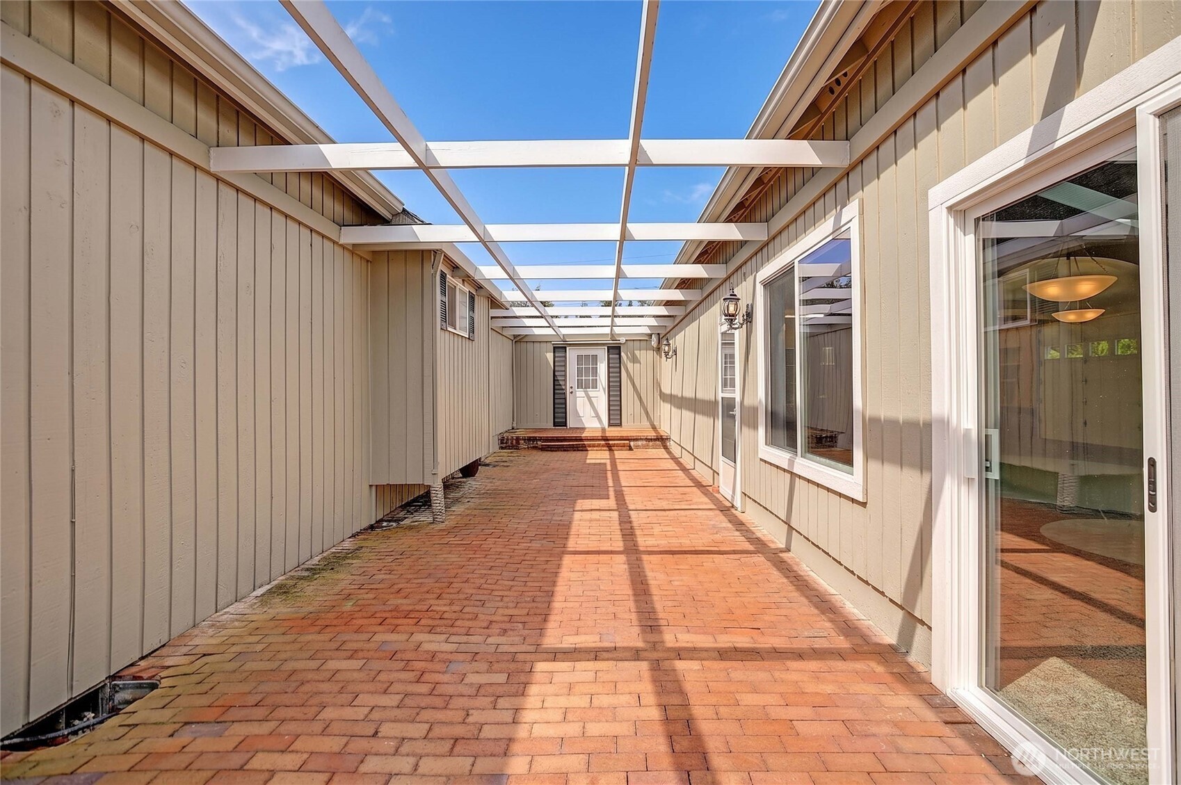 505 Green Island Way , Camano Island, WA 98282-8477