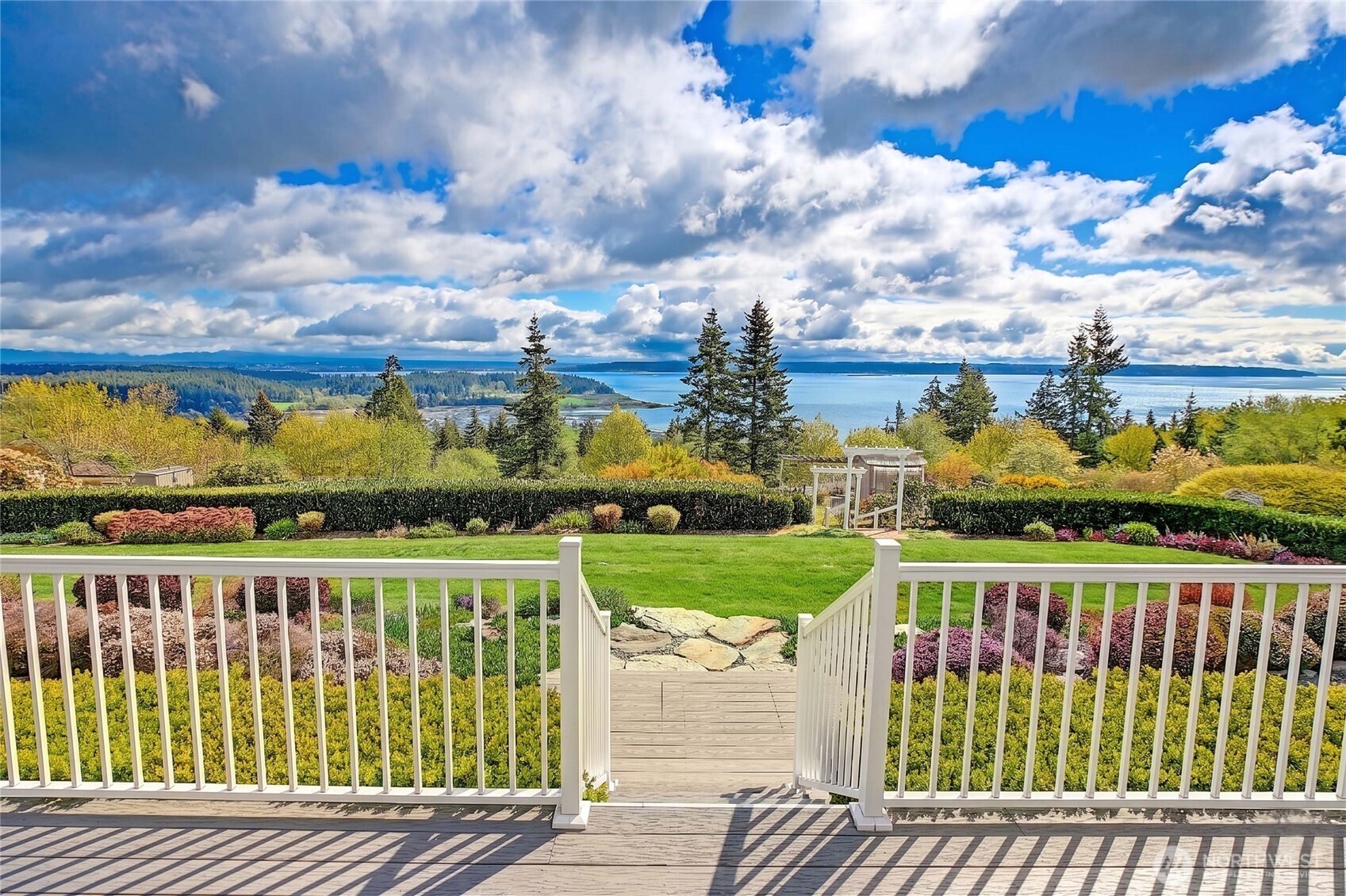505 Green Island Way , Camano Island, WA 98282-8477