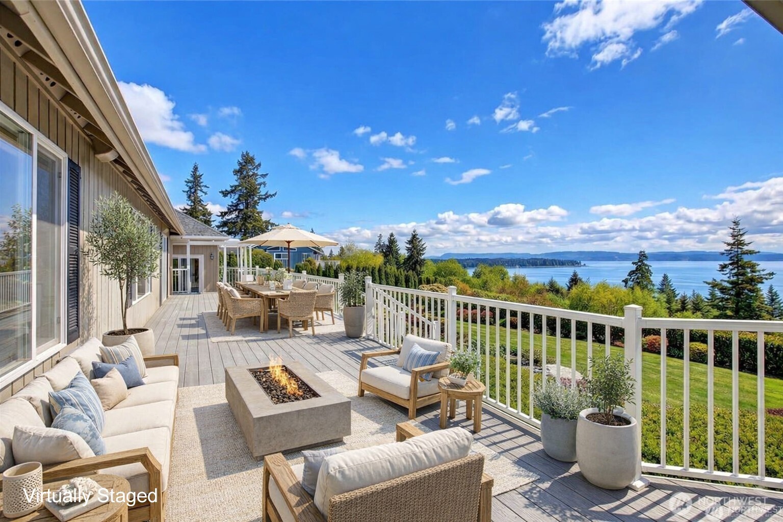 505 Green Island Way , Camano Island, WA 98282-8477