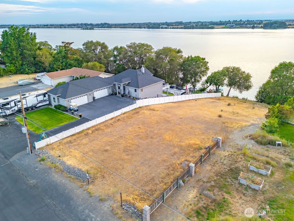 4898 Shorecrest Drive NE, Moses Lake, WA 98837