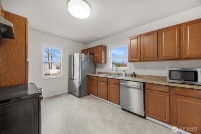 2011 Oakes Avenue , Everett, WA 98201 - Photo 10