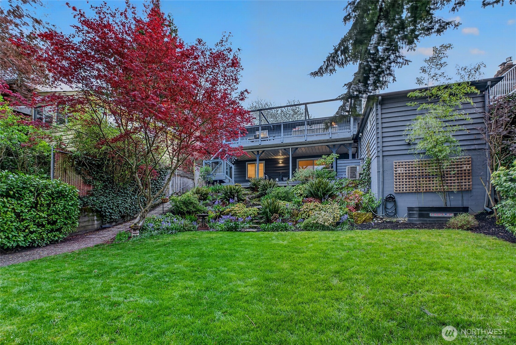 3711 31st Avenue W, Seattle, WA 98199