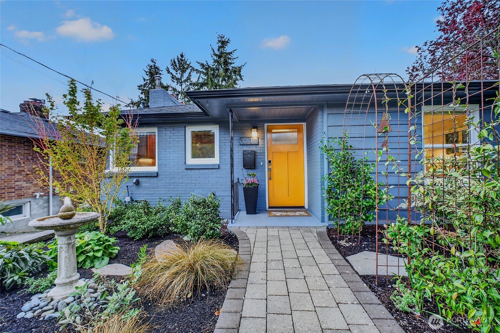 3711 31st Avenue W, Seattle, WA 98199