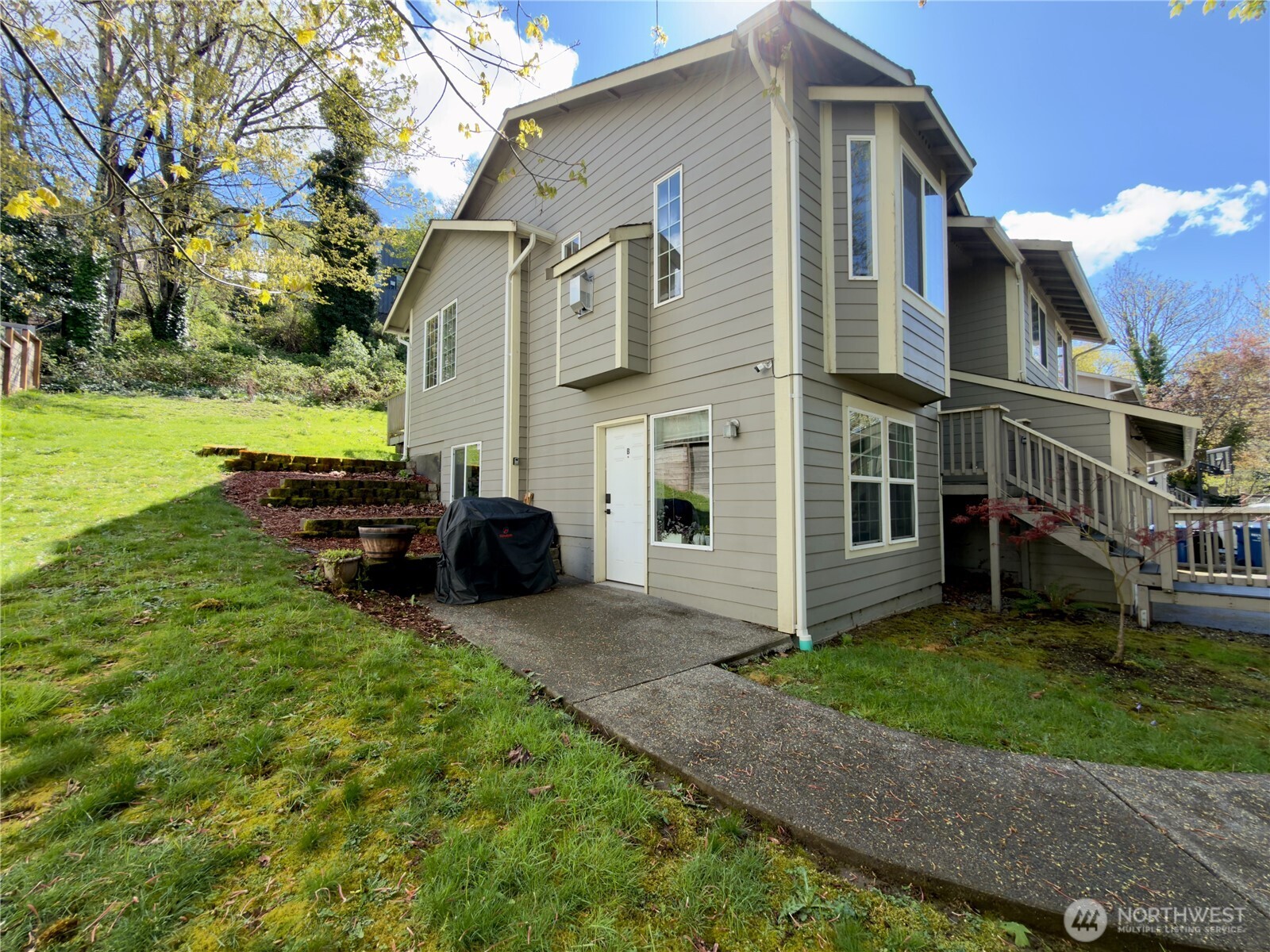5062 23rd Avenue SW, Seattle, WA 98106