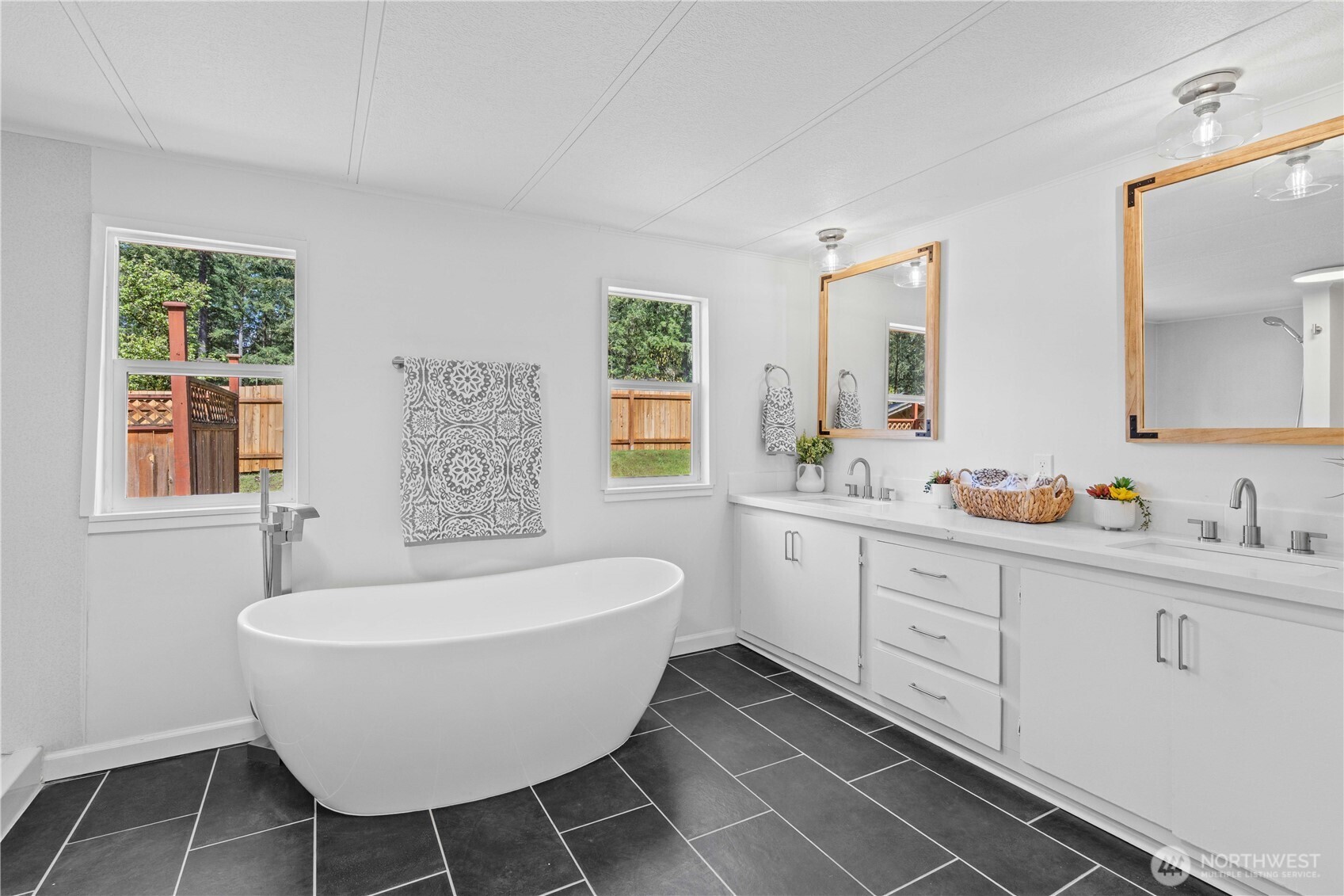 6494 Glen Court SE, Lacey, WA 98503
