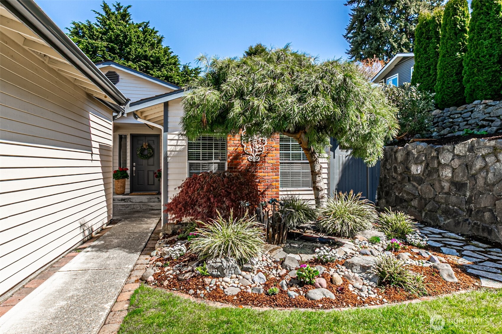 1925 Dumas Circle NE, Tacoma, WA 98422