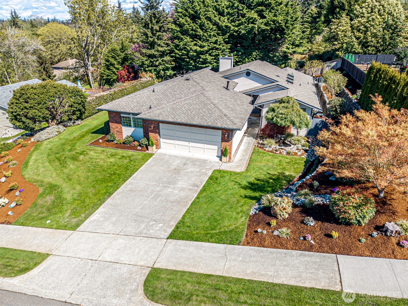 1925 Dumas Circle NE, Tacoma, WA 98422