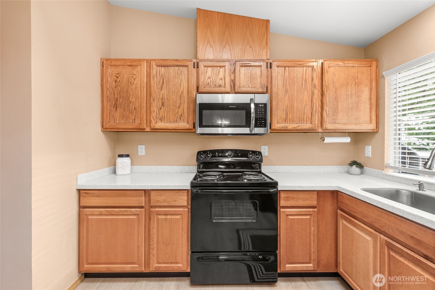 24941 13th Place S, Des Moines, WA 98198