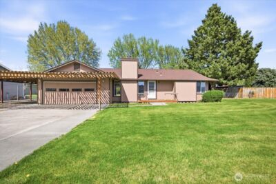 3621 W Pearl St , Pasco, WA 99301