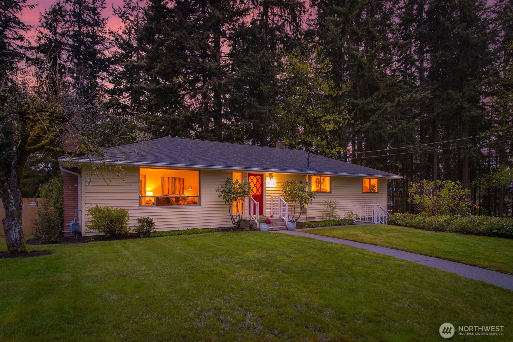 5402 West Drive , Everett, WA 98203