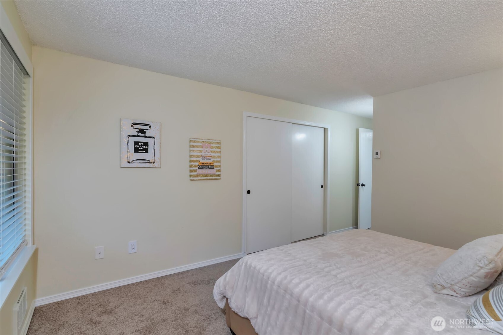 19115 Ballinger Way NE #102, Lake Forest Park, WA 98155