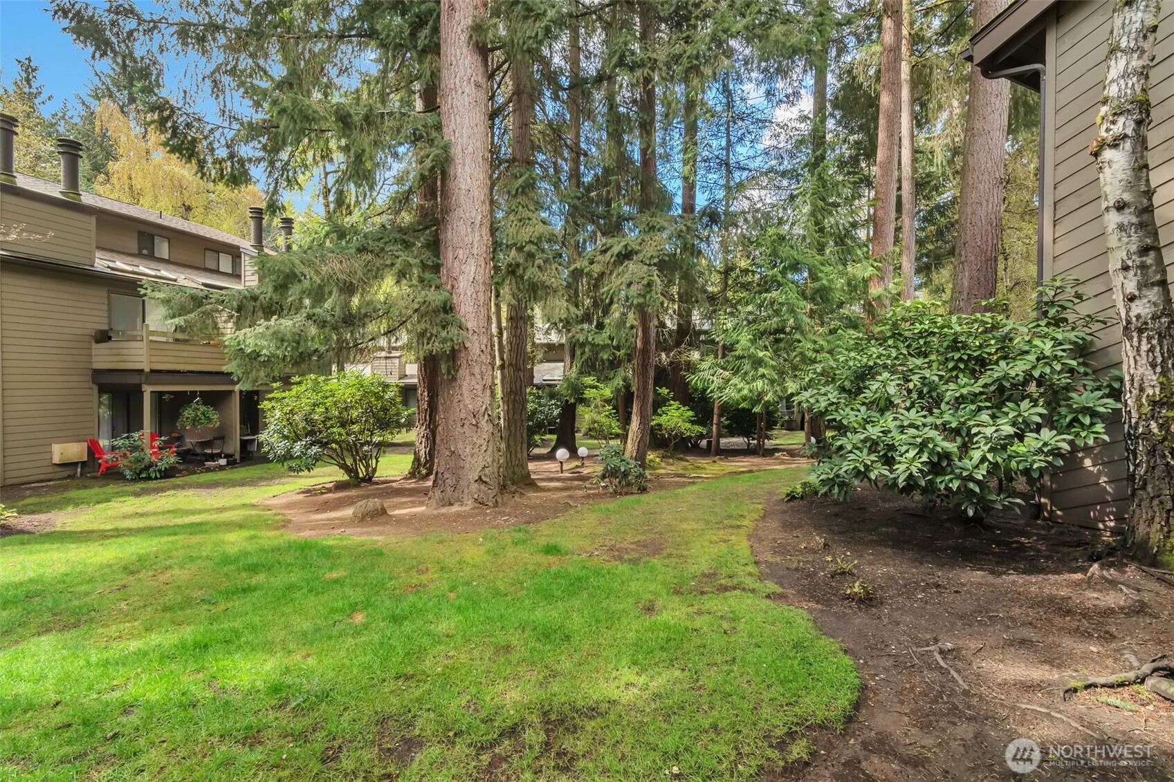 19115 Ballinger Way NE #102, Lake Forest Park, WA 98155