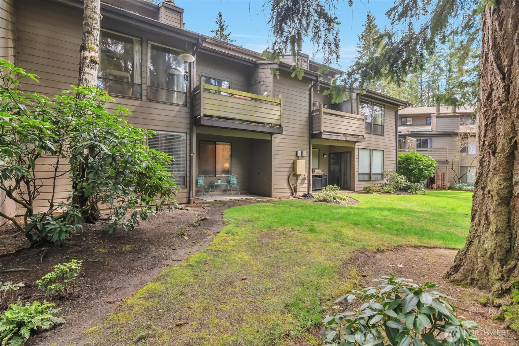 19115 Ballinger Way NE #102, Lake Forest Park, WA 98155