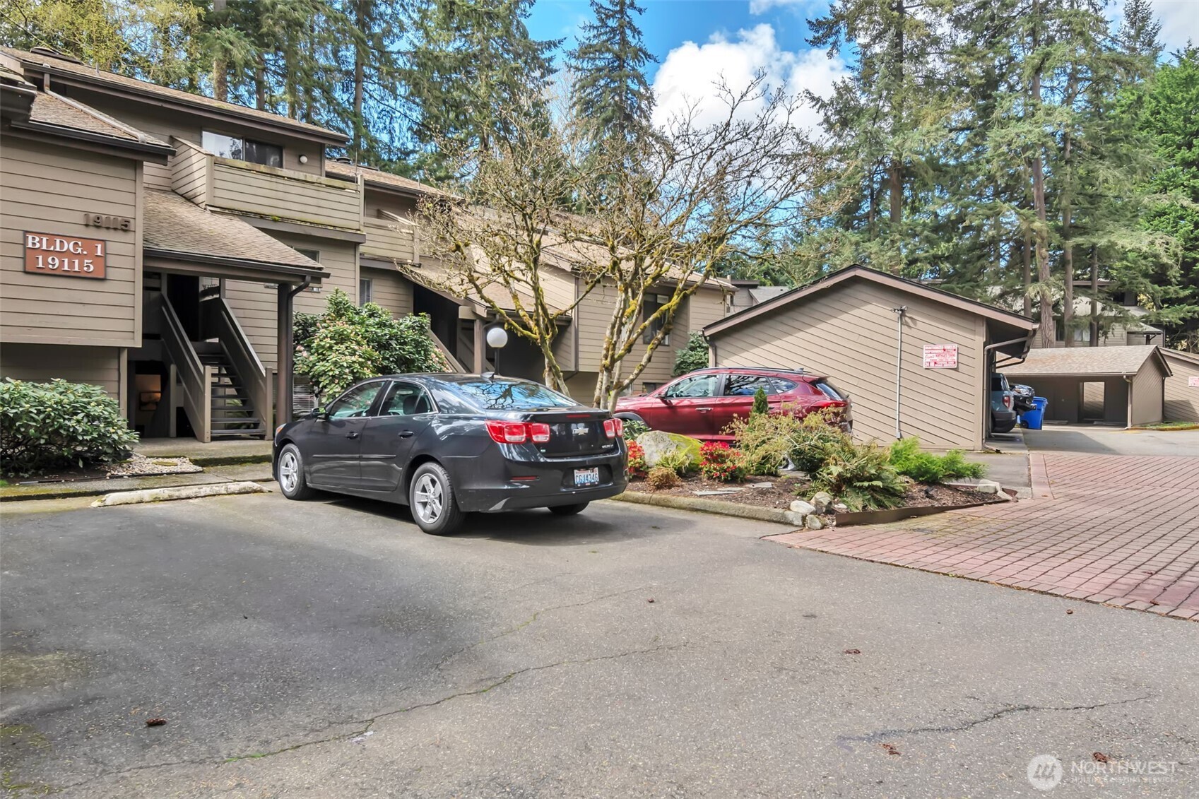 19115 Ballinger Way NE #102, Lake Forest Park, WA 98155