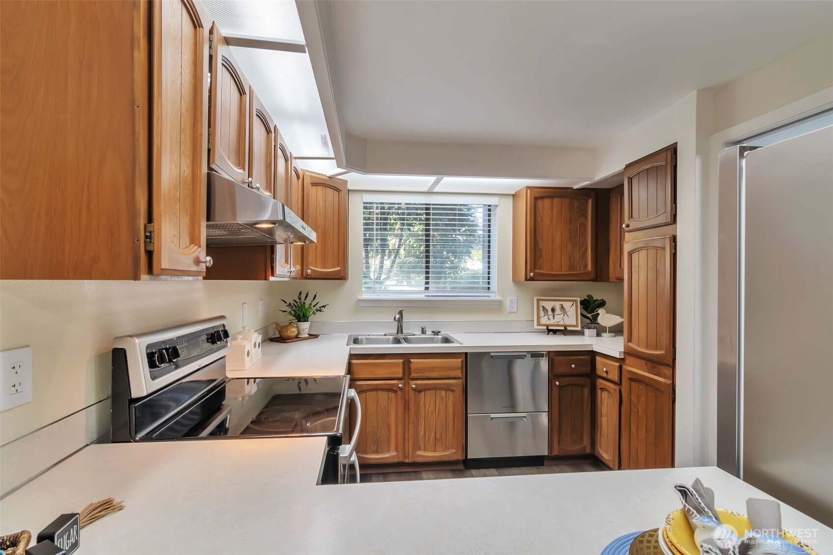 19115 Ballinger Way NE #102, Lake Forest Park, WA 98155