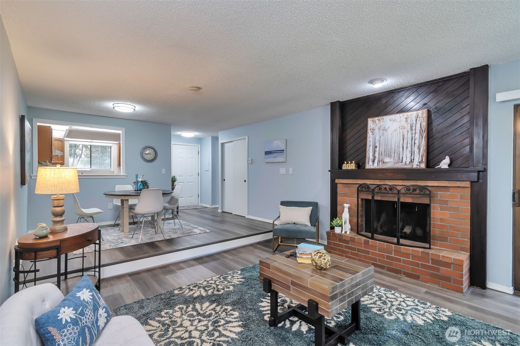 19115 Ballinger Way NE #102, Lake Forest Park, WA 98155