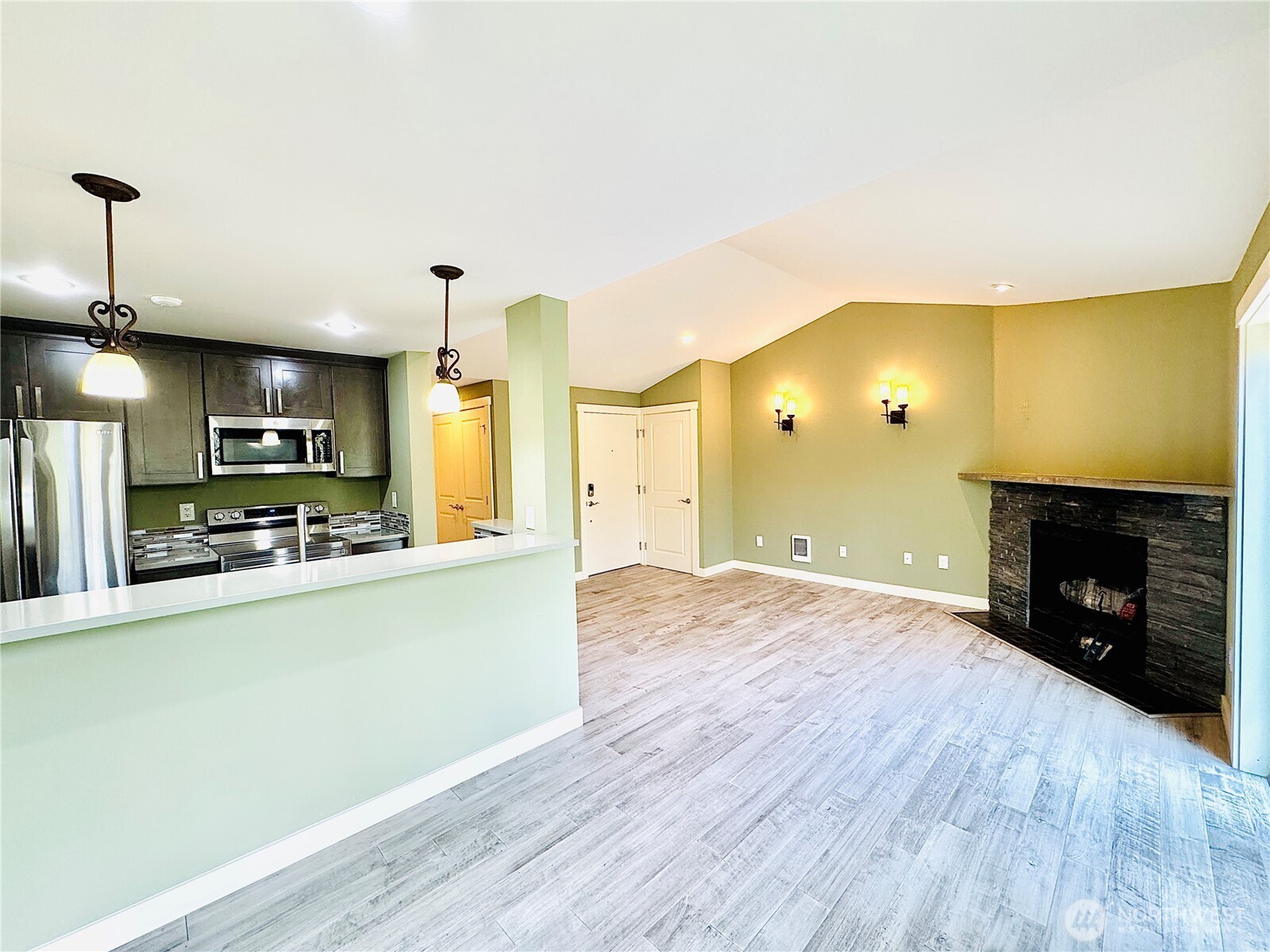 15291 NE 82nd Street #302, Redmond, WA 98052