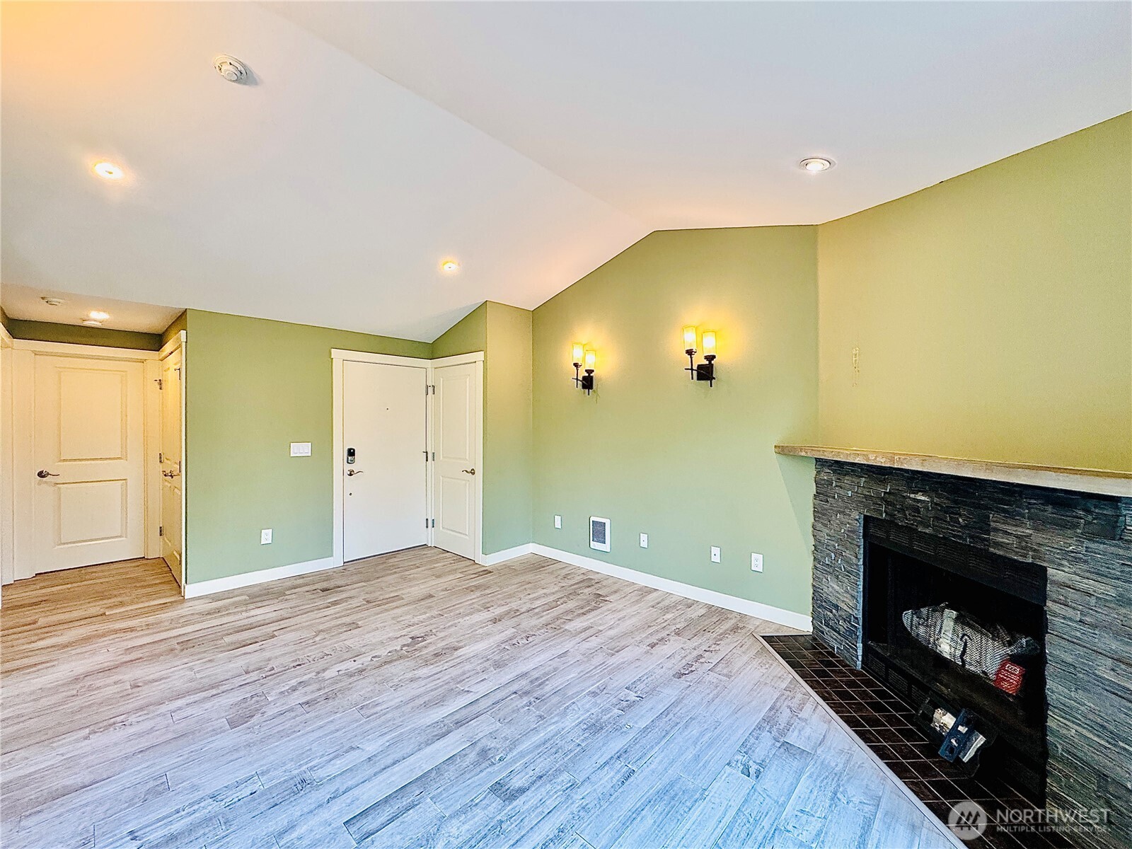 15291 NE 82nd Street #302, Redmond, WA 98052