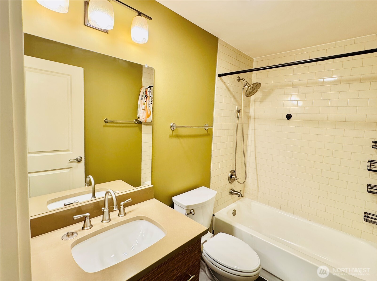15291 NE 82nd Street #302, Redmond, WA 98052