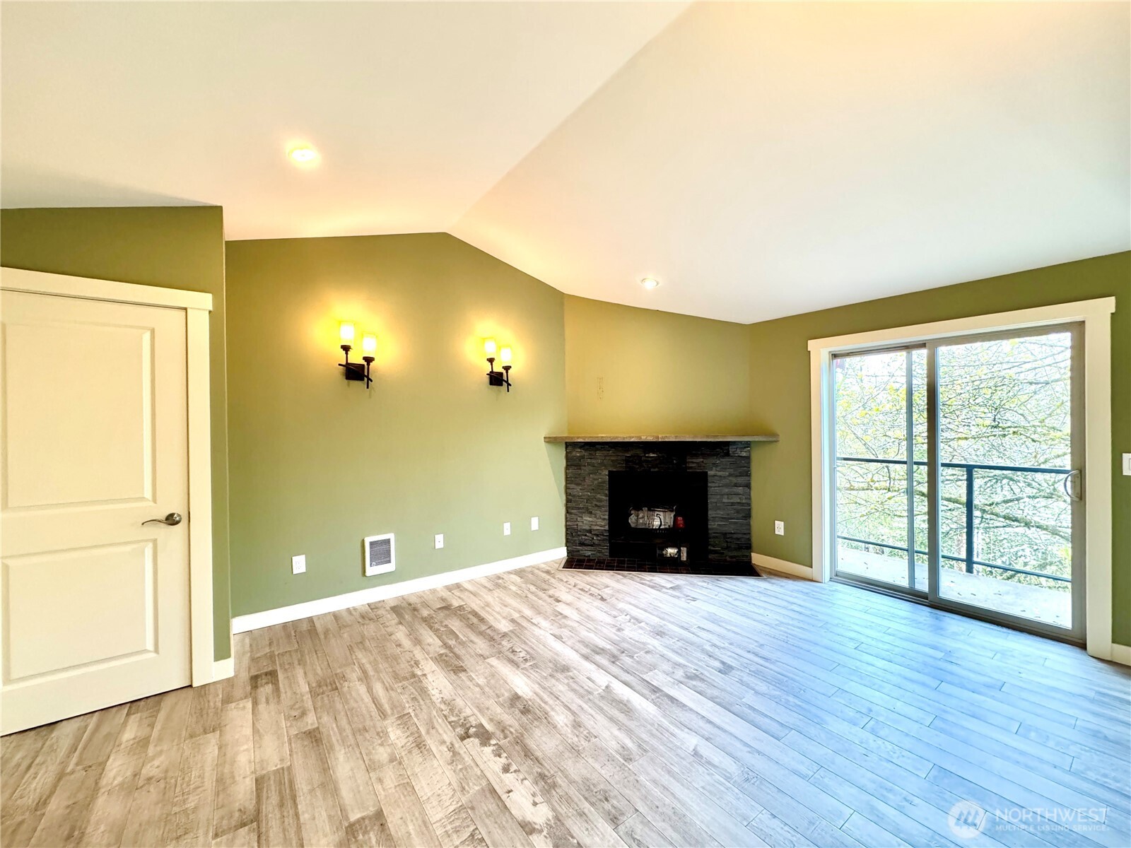 15291 NE 82nd Street #302, Redmond, WA 98052