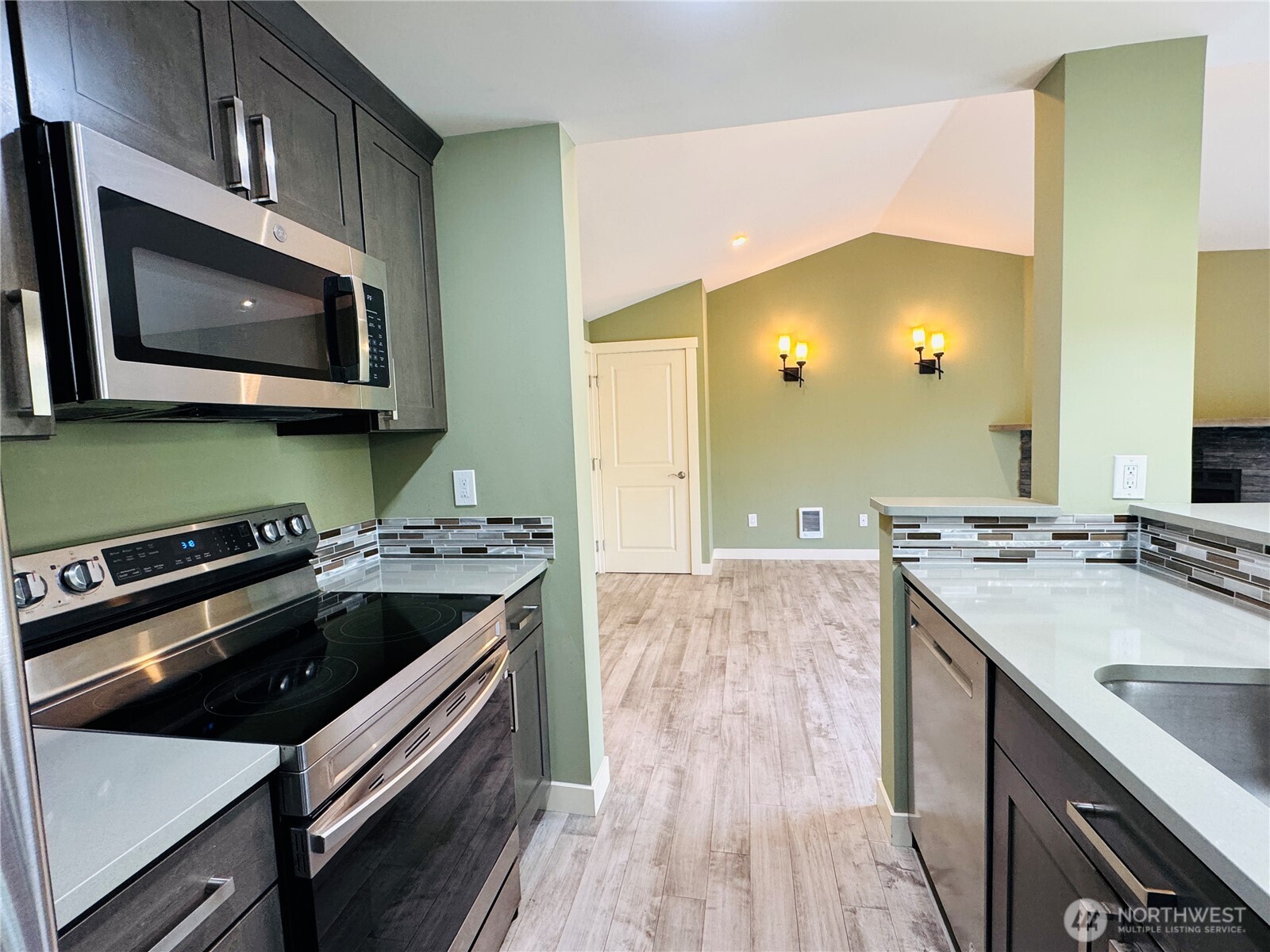 15291 NE 82nd Street #302, Redmond, WA 98052