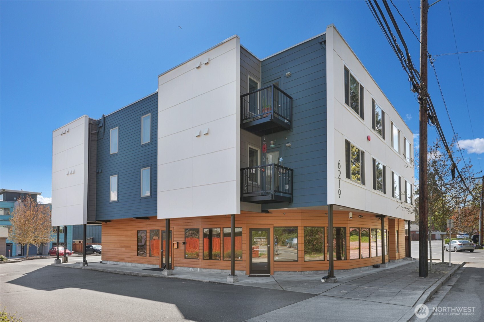 6219 NE 181st Street #301, Kenmore, WA 98028