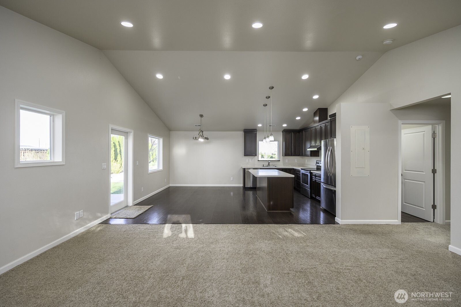 2143 NE Valley Road , Moses Lake, WA 98837
