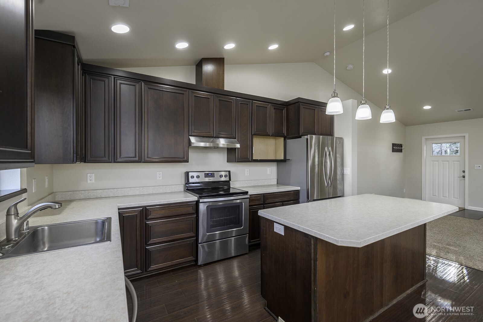 2143 NE Valley Road , Moses Lake, WA 98837