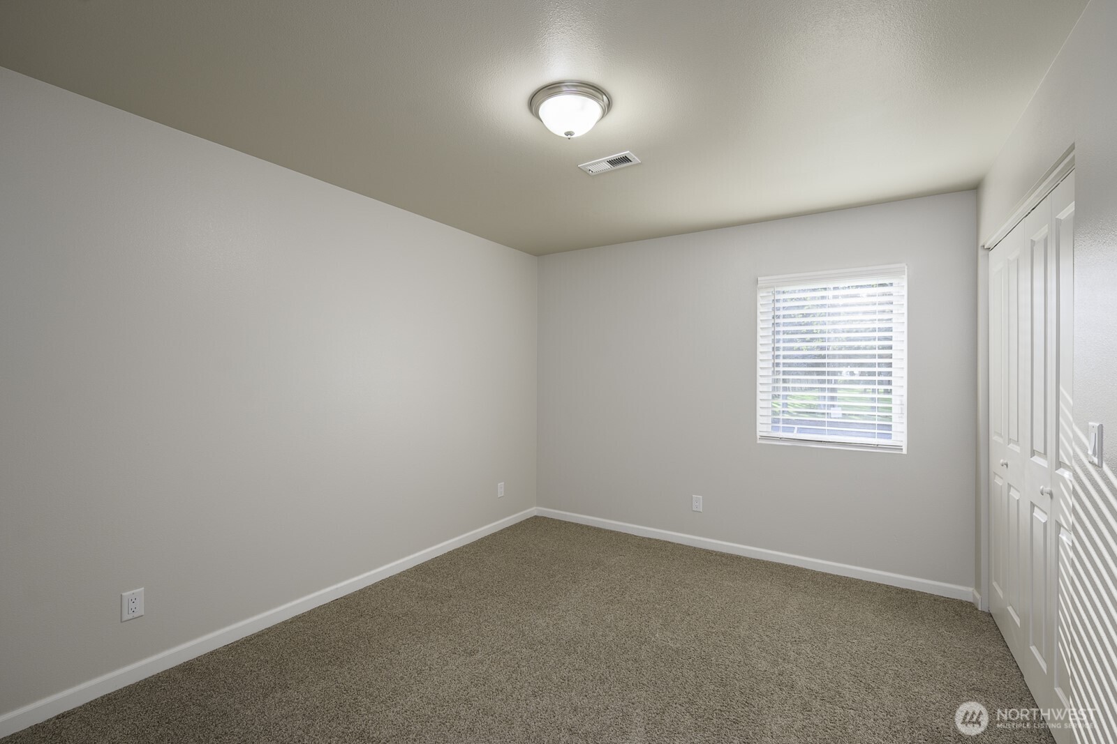 2143 NE Valley Road , Moses Lake, WA 98837