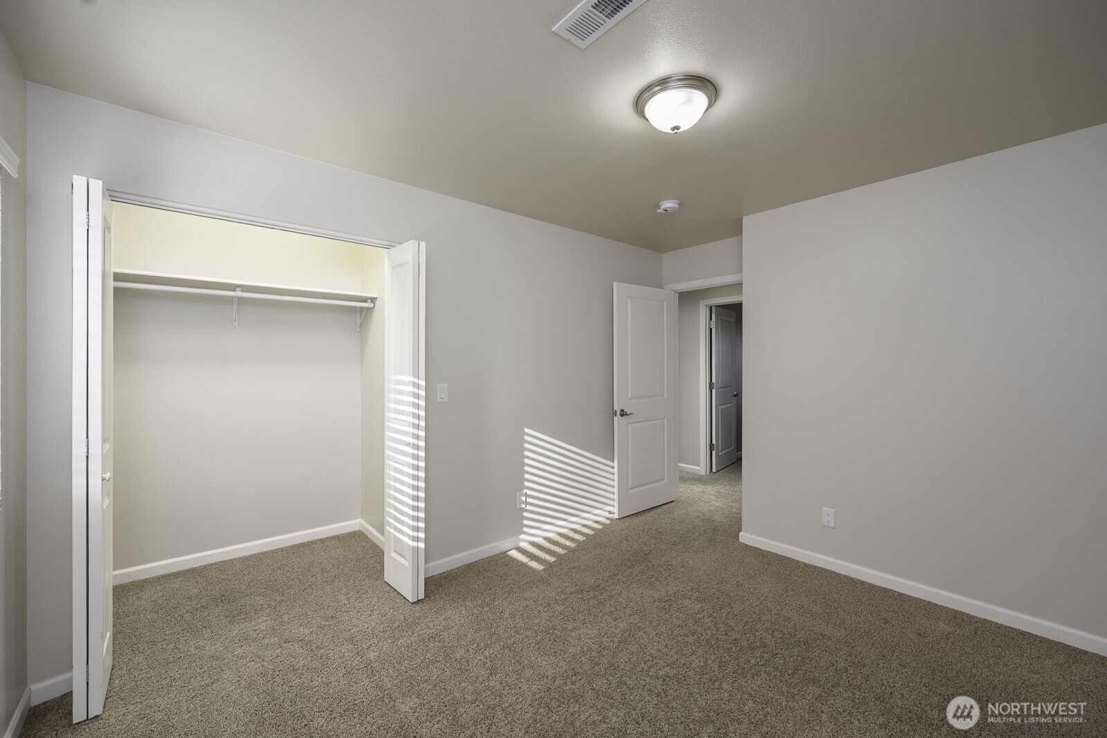 2143 NE Valley Road , Moses Lake, WA 98837
