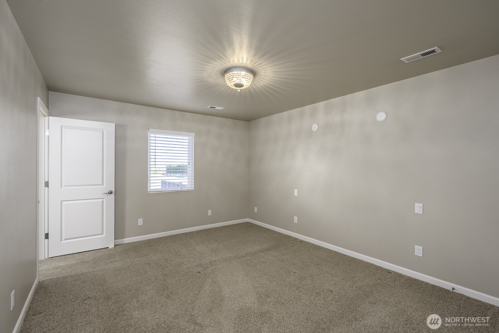 2143 NE Valley Road , Moses Lake, WA 98837