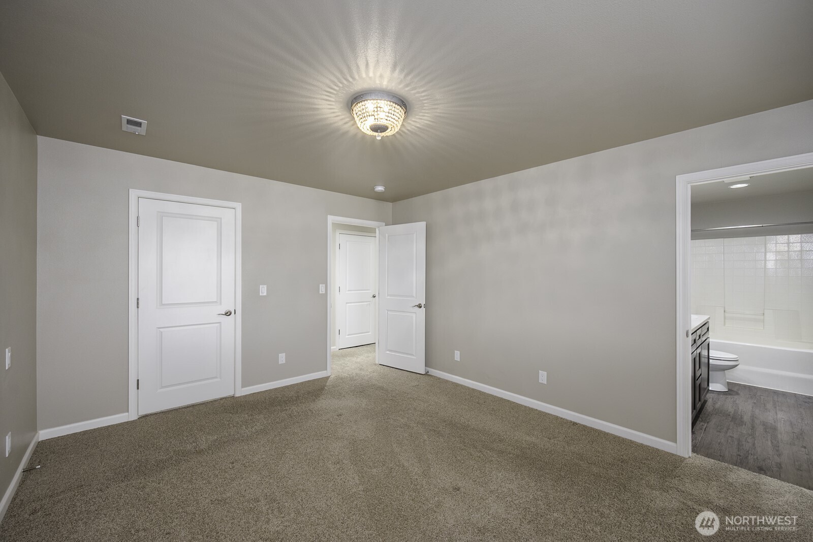 2143 NE Valley Road , Moses Lake, WA 98837