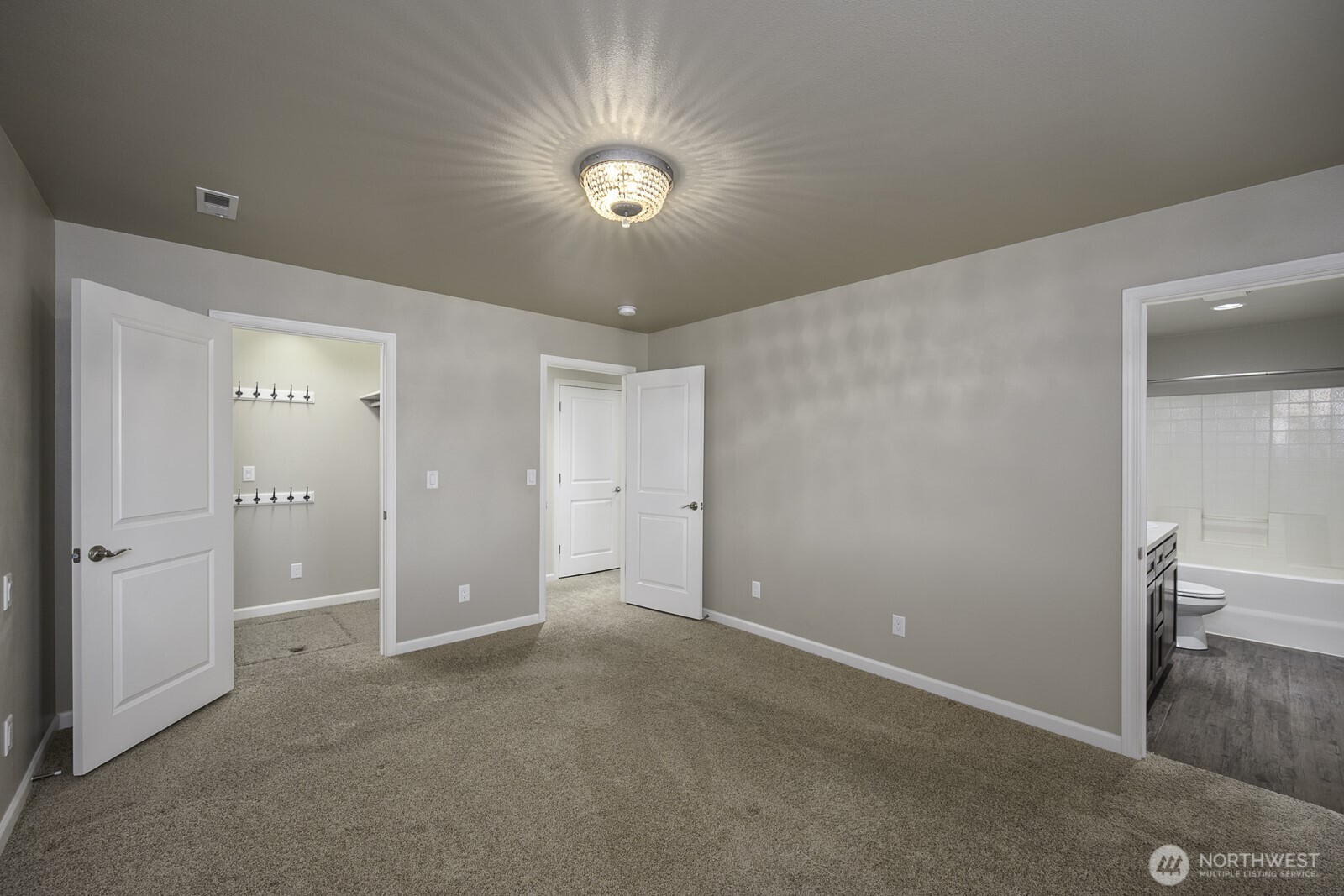2143 NE Valley Road , Moses Lake, WA 98837