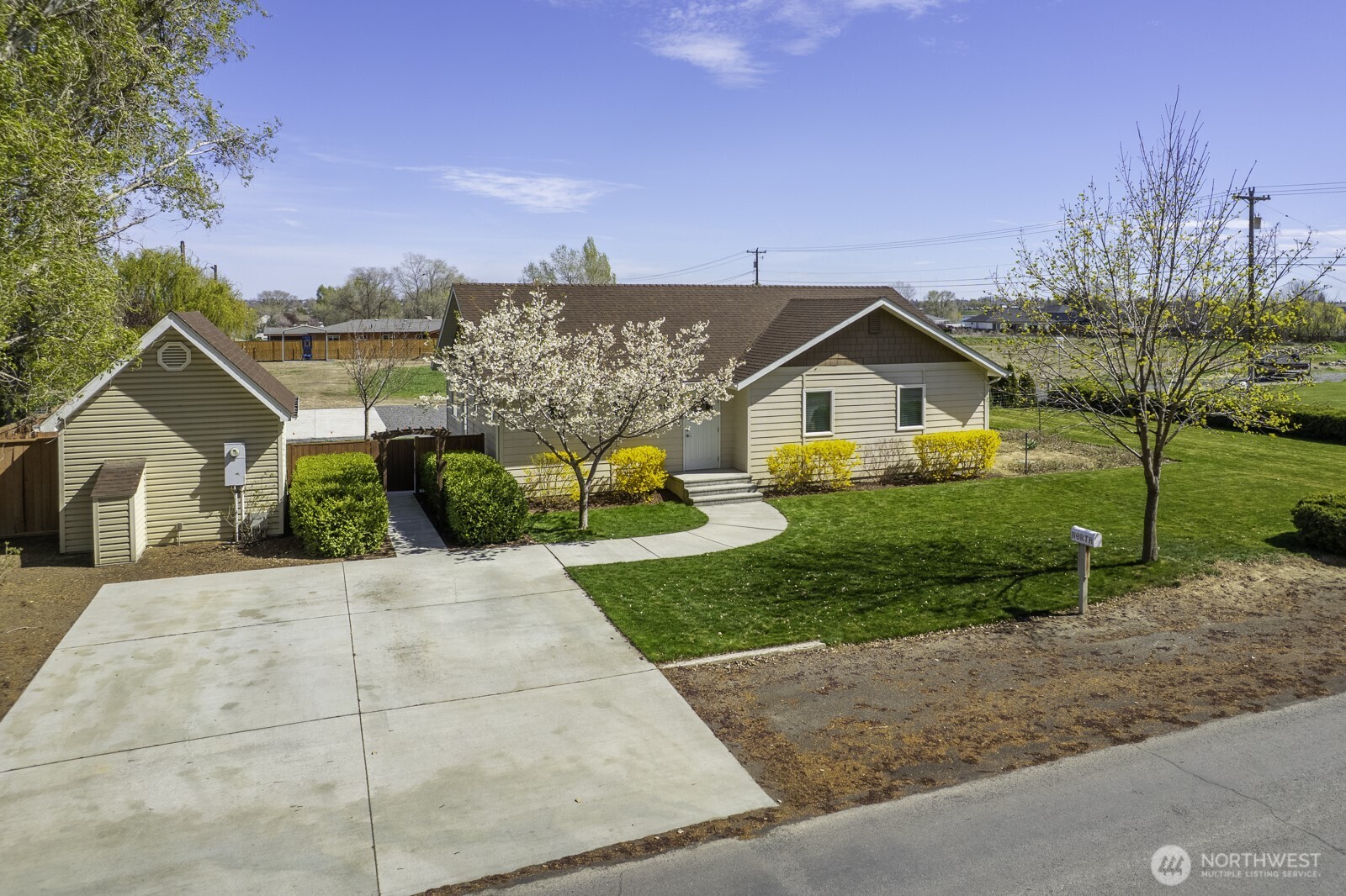 2143 NE Valley Road , Moses Lake, WA 98837