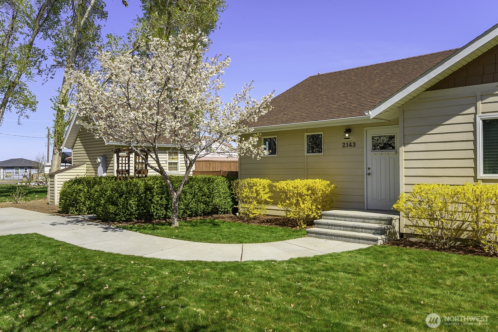 2143 NE Valley Road , Moses Lake, WA 98837