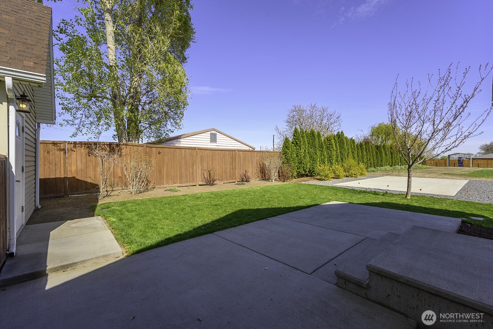 2143 NE Valley Road , Moses Lake, WA 98837