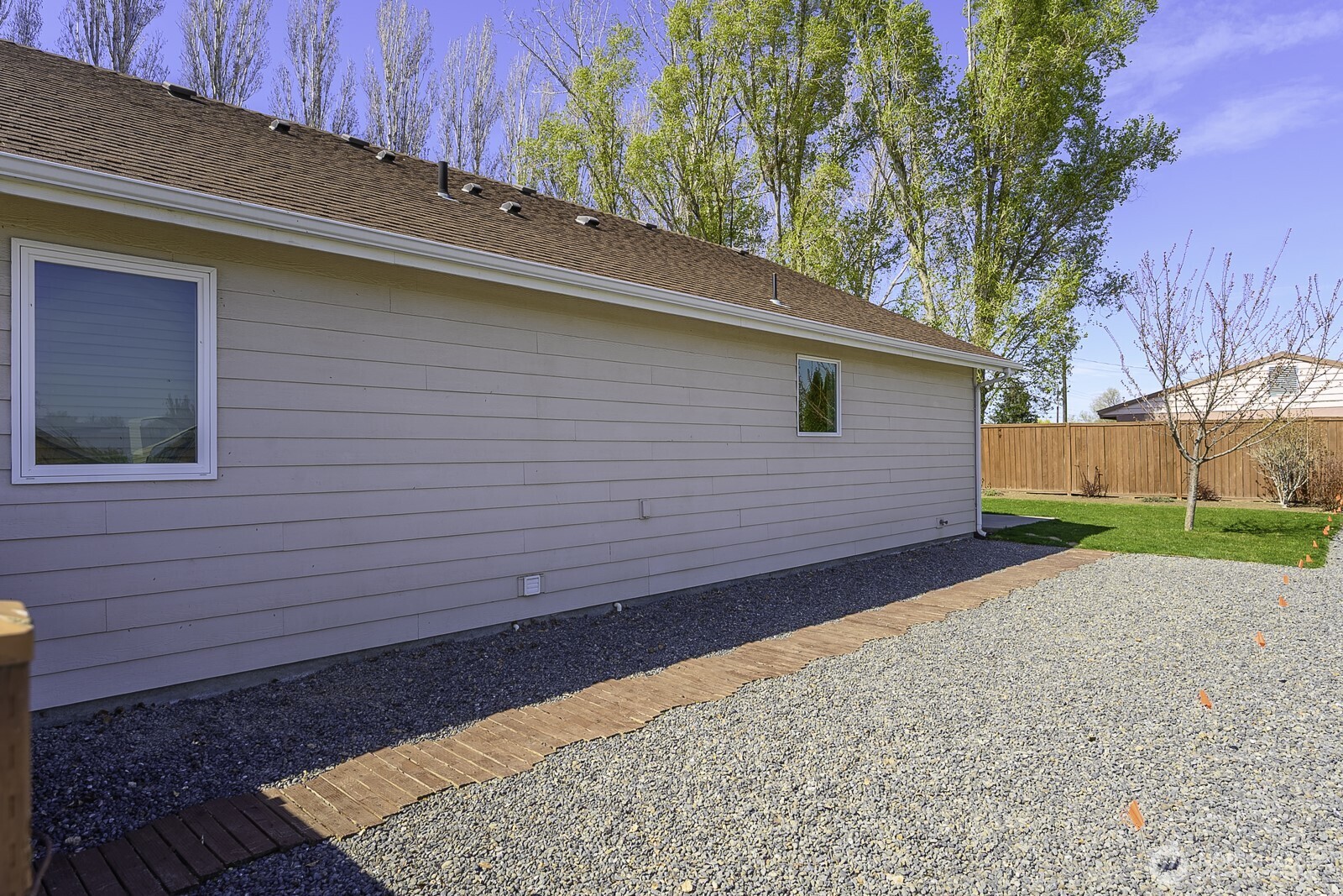 2143 NE Valley Road , Moses Lake, WA 98837