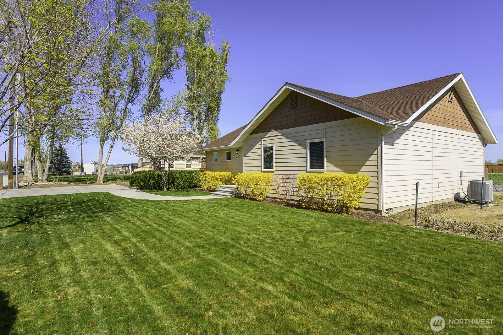 2143 NE Valley Road , Moses Lake, WA 98837