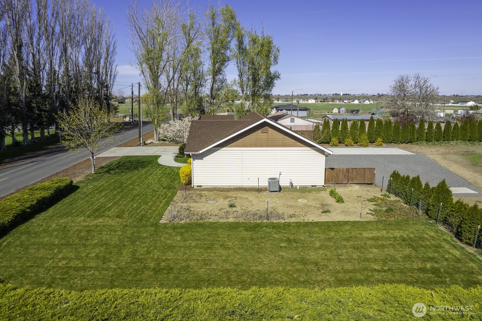 2143 NE Valley Road , Moses Lake, WA 98837