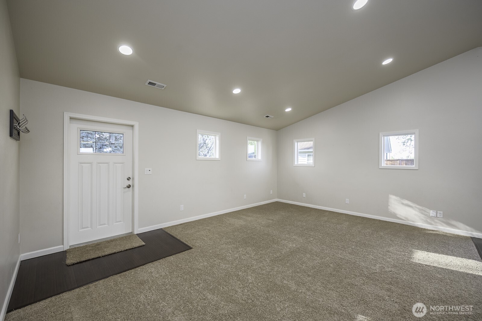 2143 NE Valley Road , Moses Lake, WA 98837
