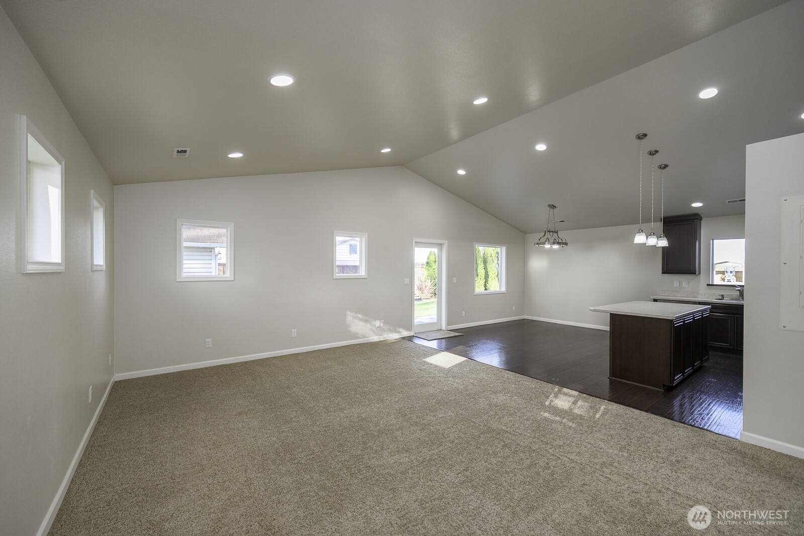 2143 NE Valley Road , Moses Lake, WA 98837