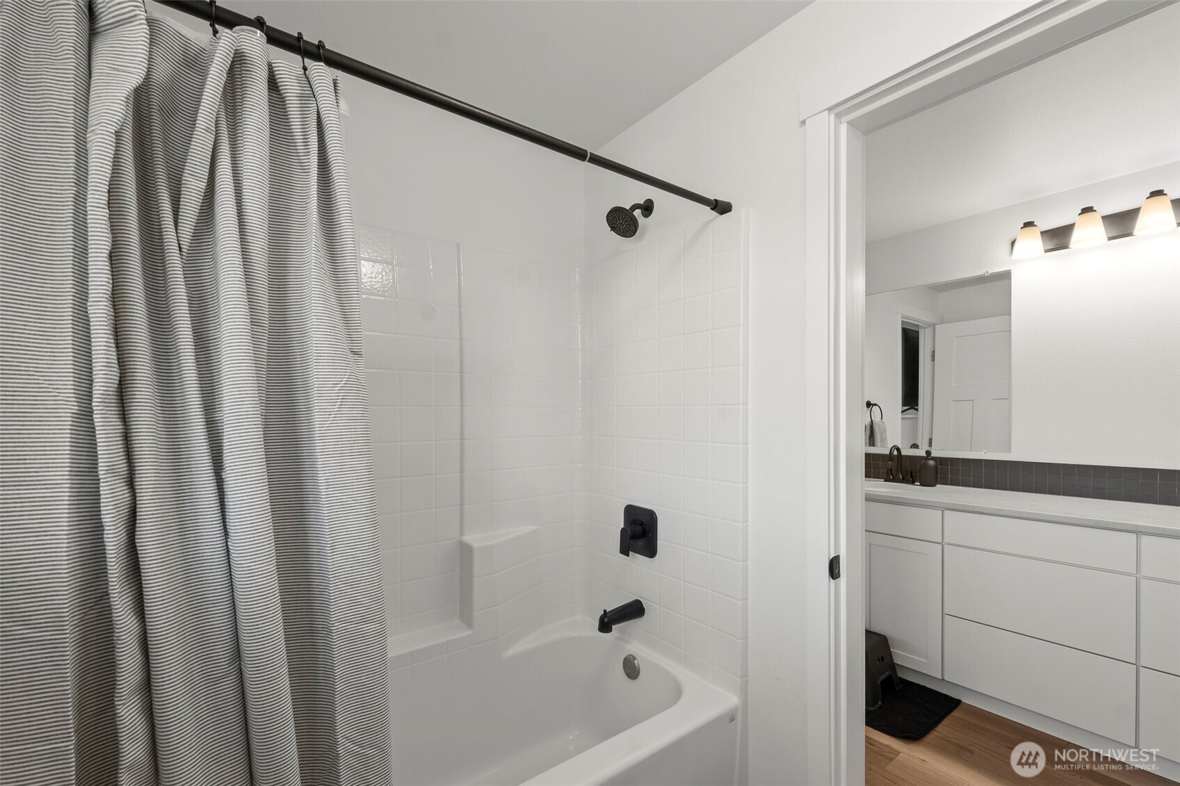 5946 SE Lake Valley Road , Port Orchard, WA 98367