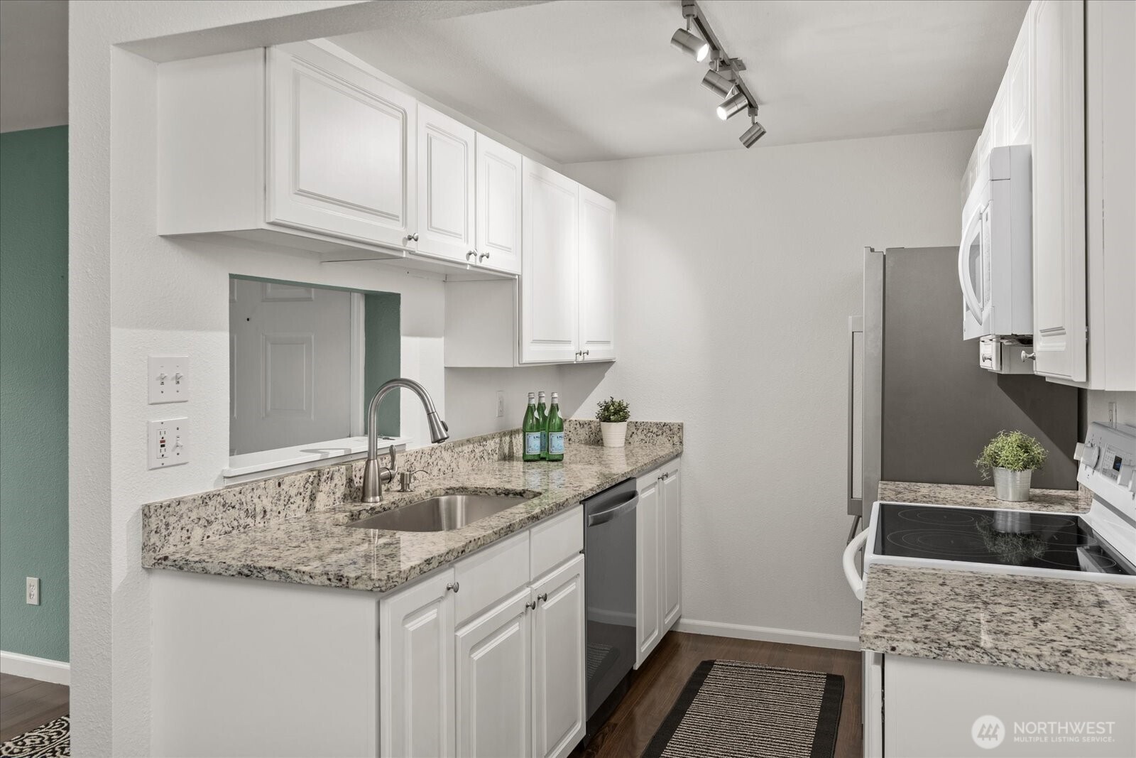 14200 NE 171st St #E104, Woodinville, WA 98072