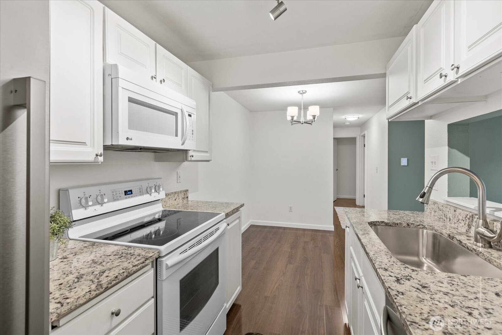 14200 NE 171st St #E104, Woodinville, WA 98072