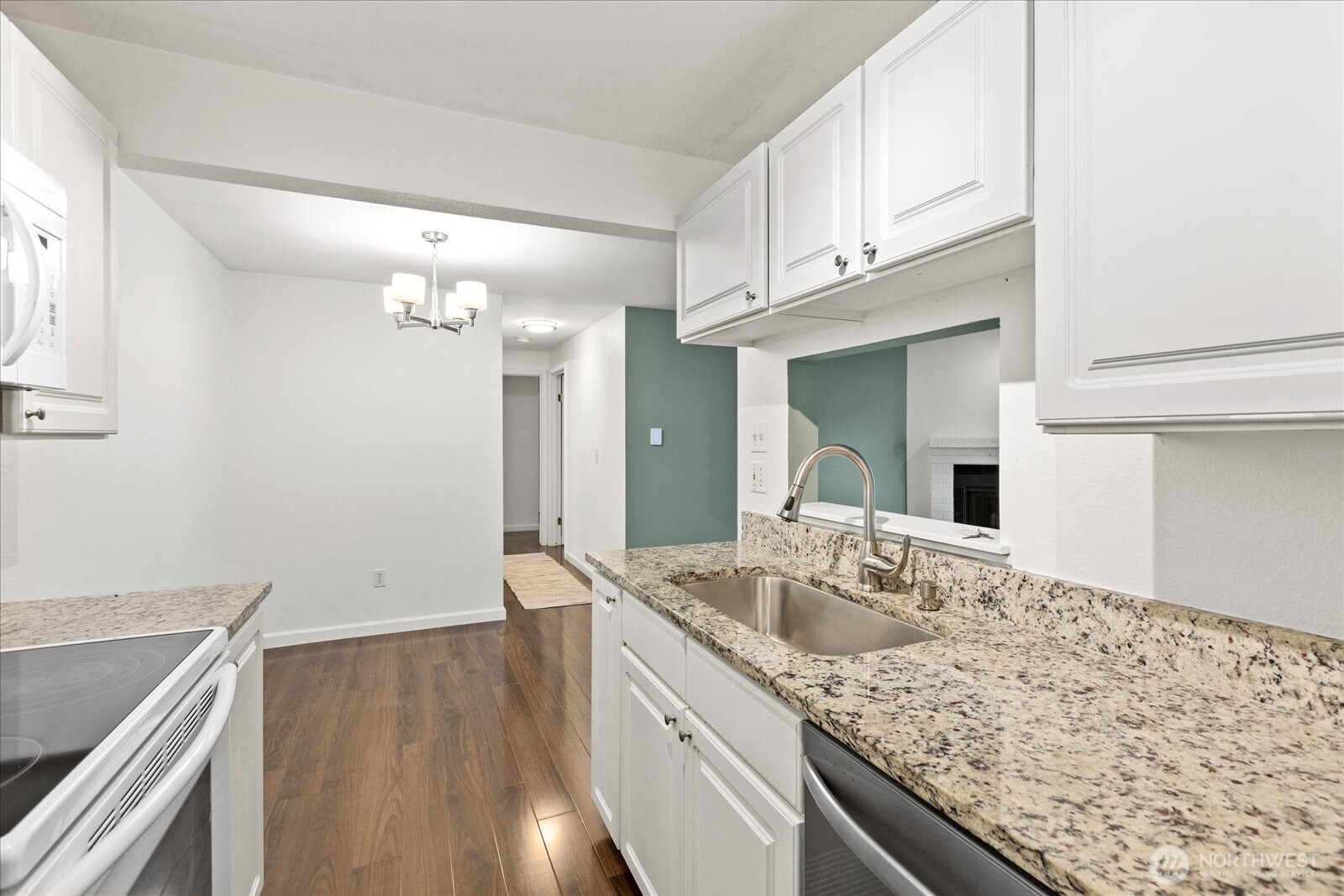 14200 NE 171st St #E104, Woodinville, WA 98072
