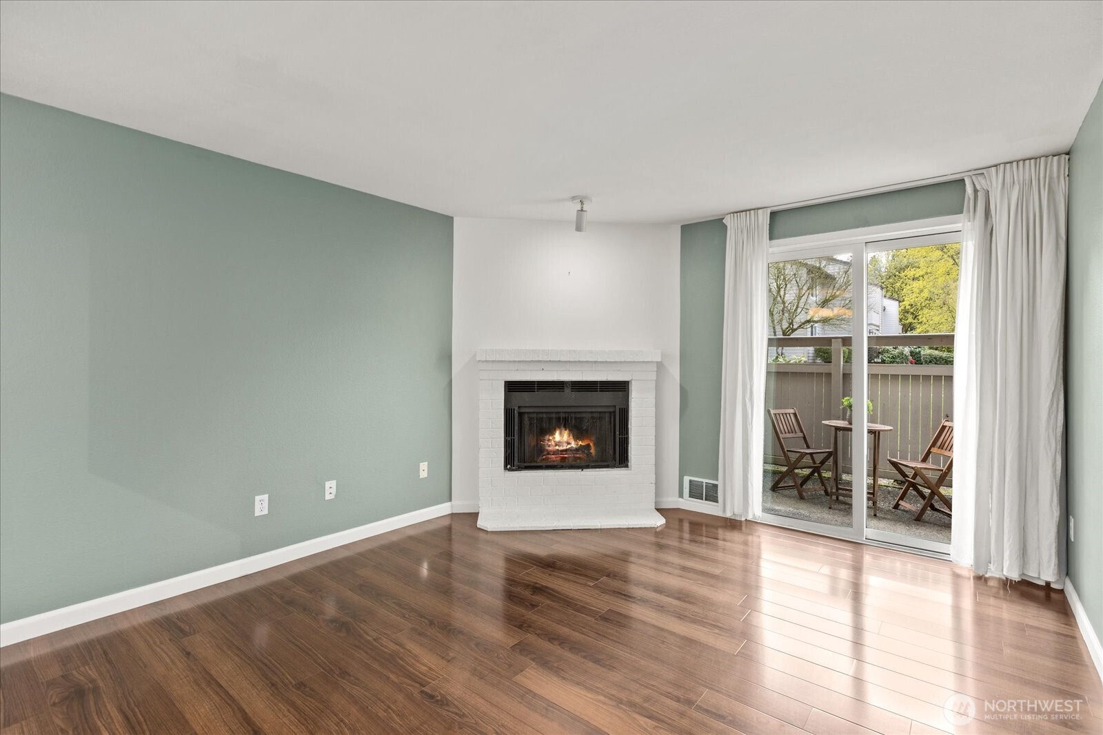 14200 NE 171st St #E104, Woodinville, WA 98072