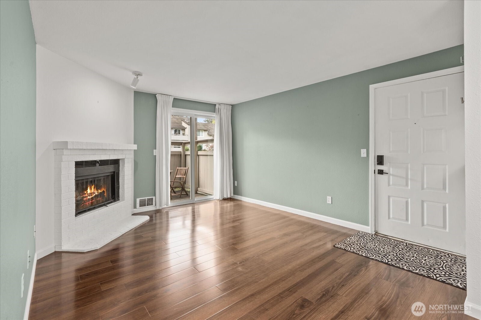 14200 NE 171st St #E104, Woodinville, WA 98072