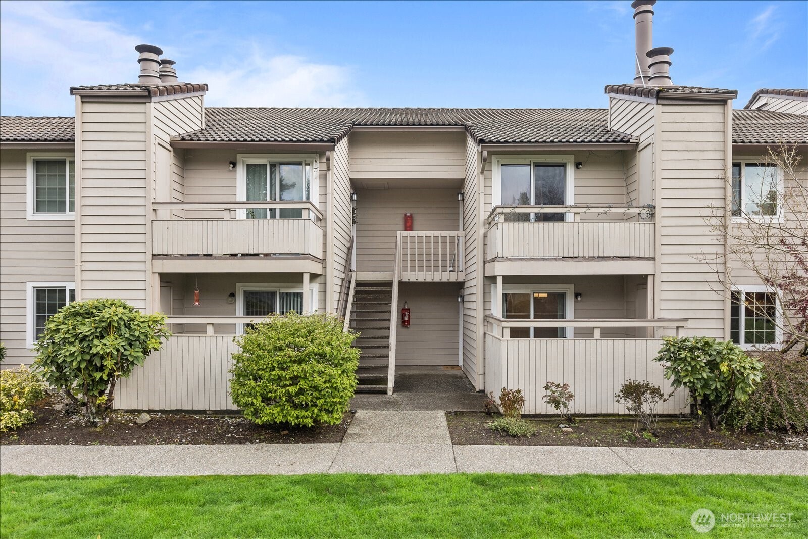 14200 NE 171st St #E104, Woodinville, WA 98072